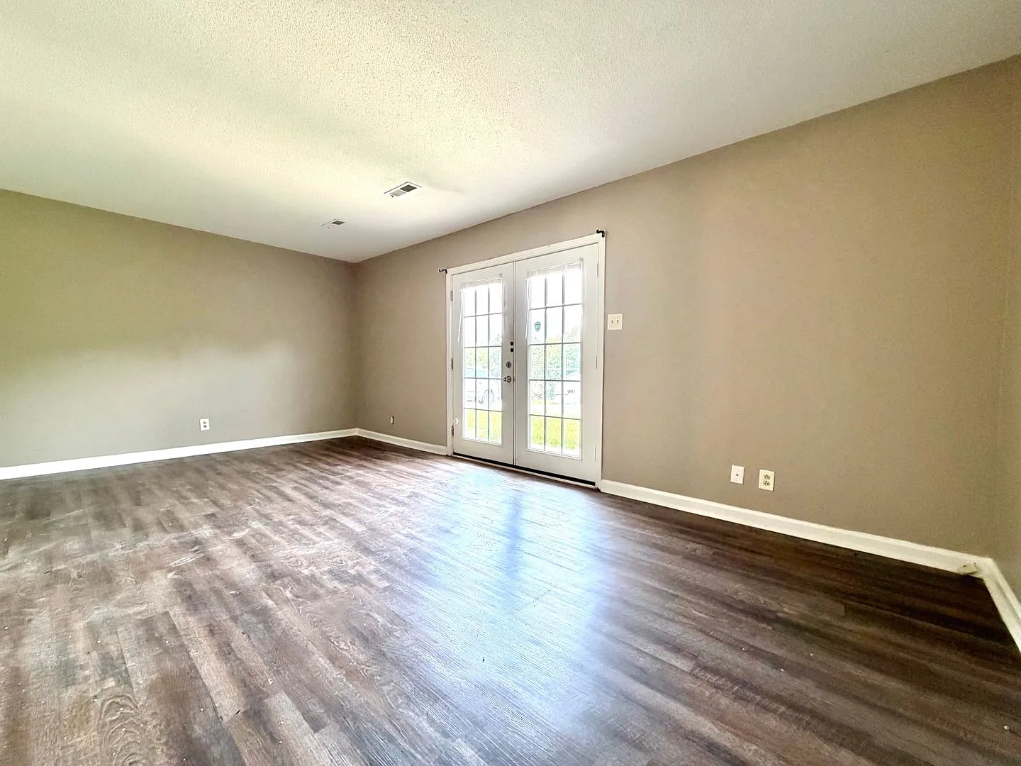 2108 Ashland City Rd — Photo 3