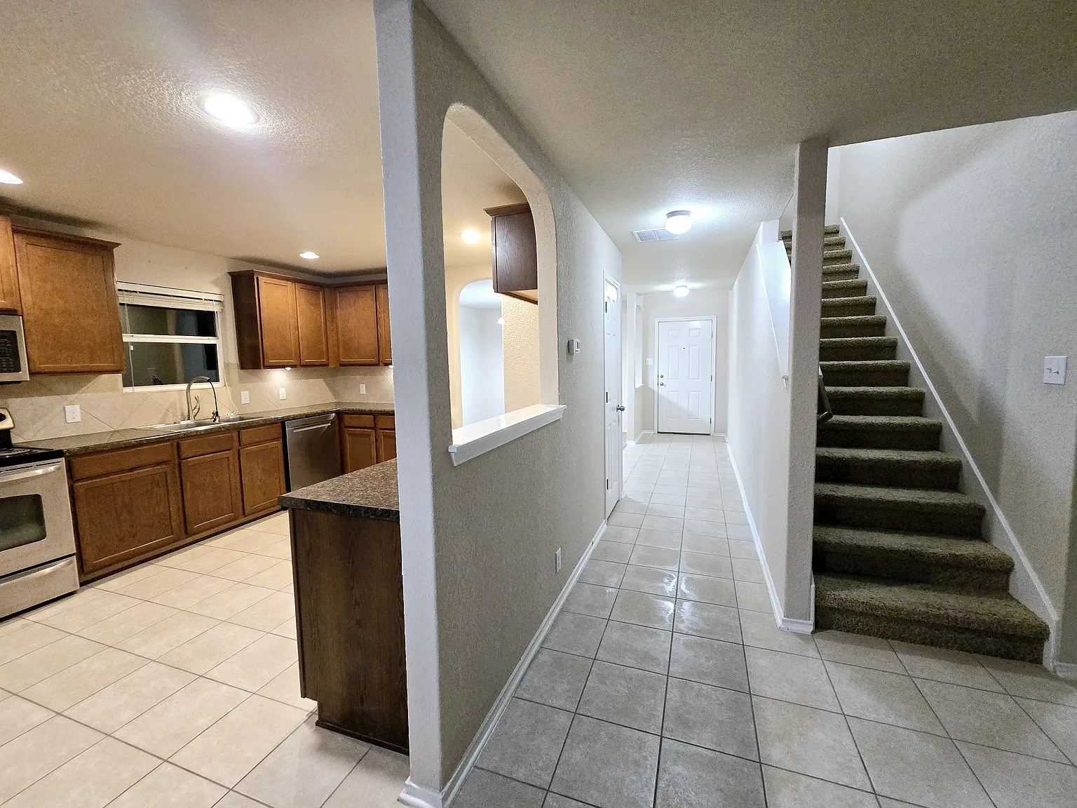 3 bed, 2.5 bath, 2128 sqft, $1,900 — Photo 3