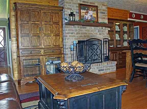 4th image of 215 Pinemont Dr