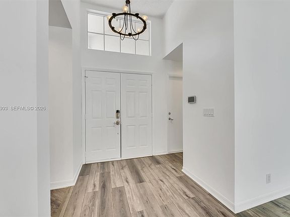 4th image of 535 Somerset Way