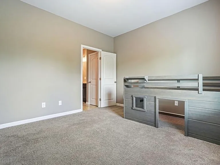 7910 Bristol Valley Dr — Photo 32
