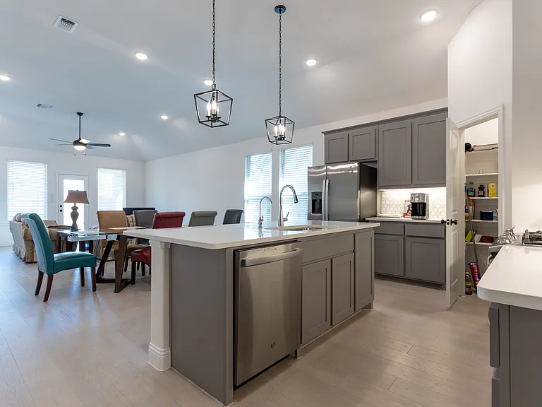 5200 Woodway Dr — Photo 7