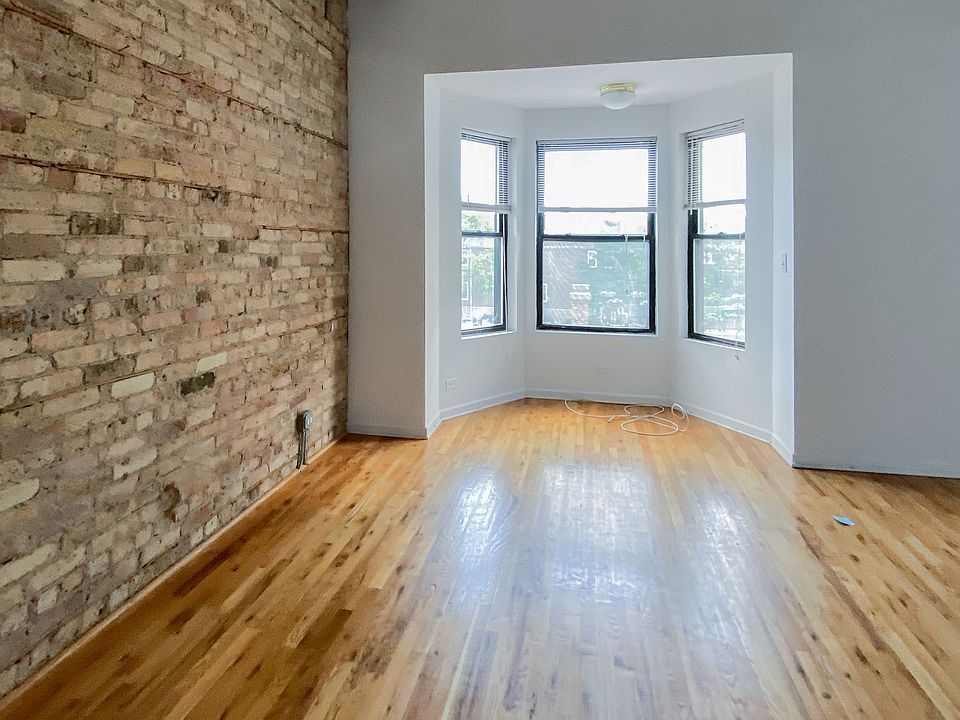 1st image of 2450 1/2 N Southport Ave #302