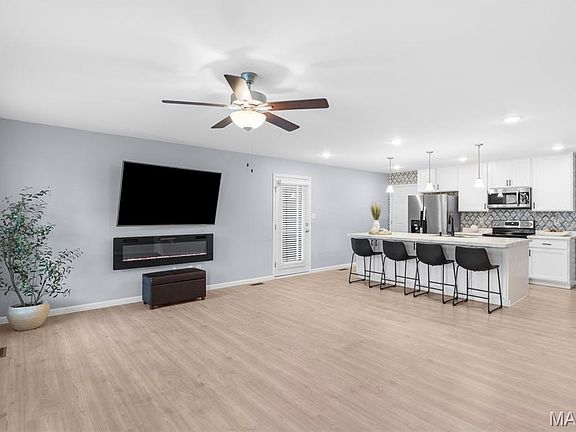 5th image of 5085 Barter St