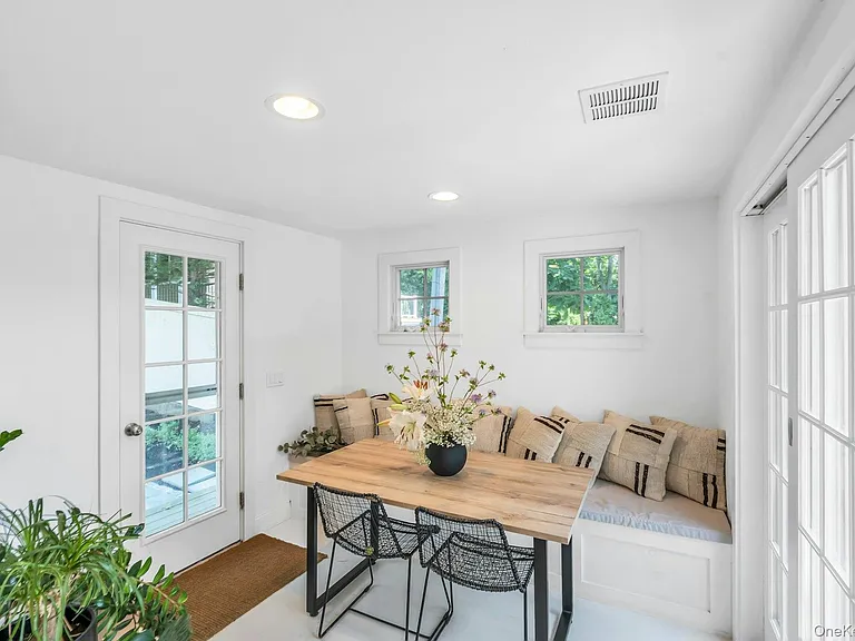 2705 W Creek Ave — Photo 23