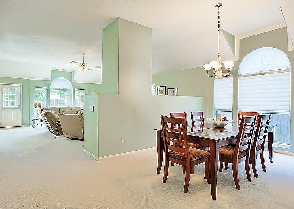 1st image of 105 Greenridge Cir