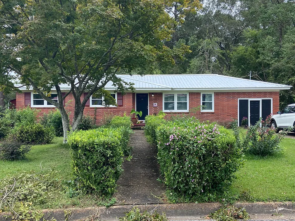 121 Saint Johns Dr