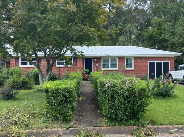 121 Saint Johns Dr, Dothan, AL 36301