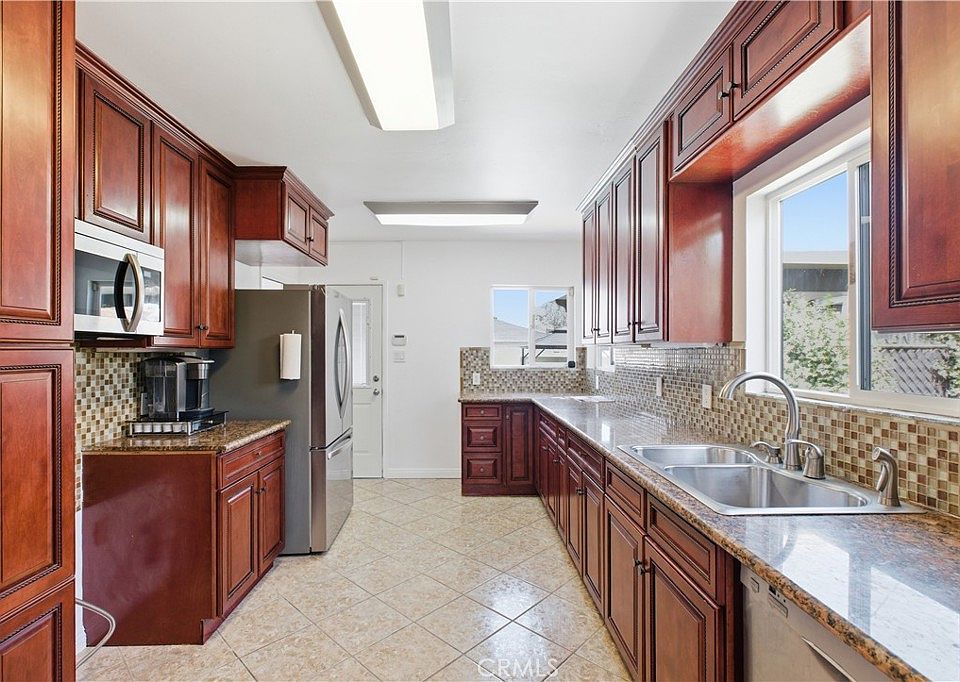 1st image of 10019 Rosecrans Ave