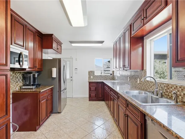 10019 Rosecrans Ave, Bellflower, CA 90706