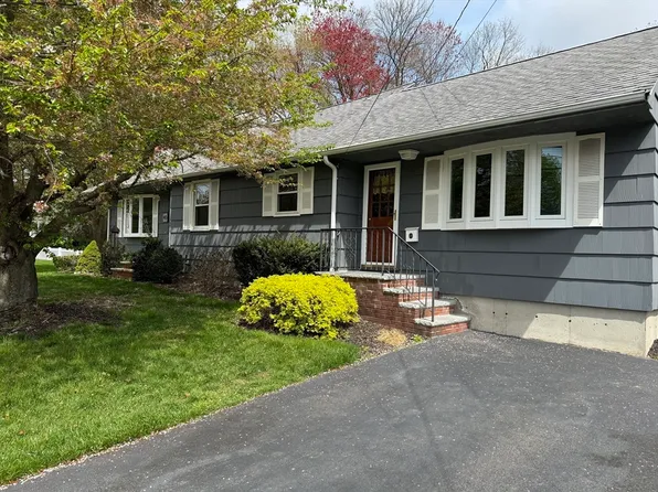 40 Patricia Ln, Weymouth, MA 02190