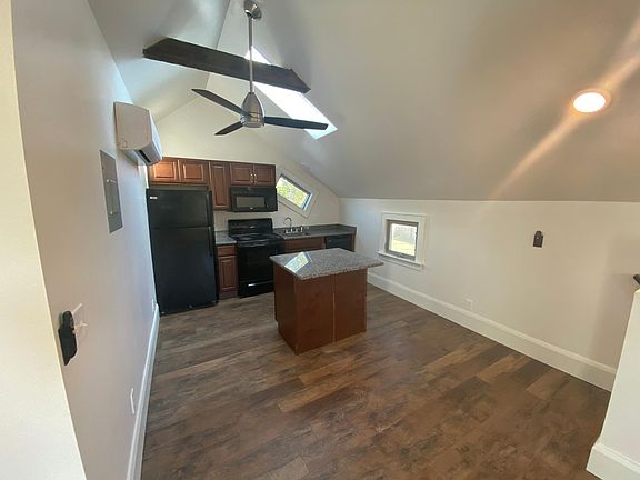 Vaulted Ceiling with ceiling fan
