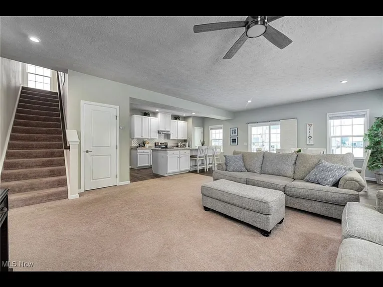 9206 Winfield Ln — Photo 3