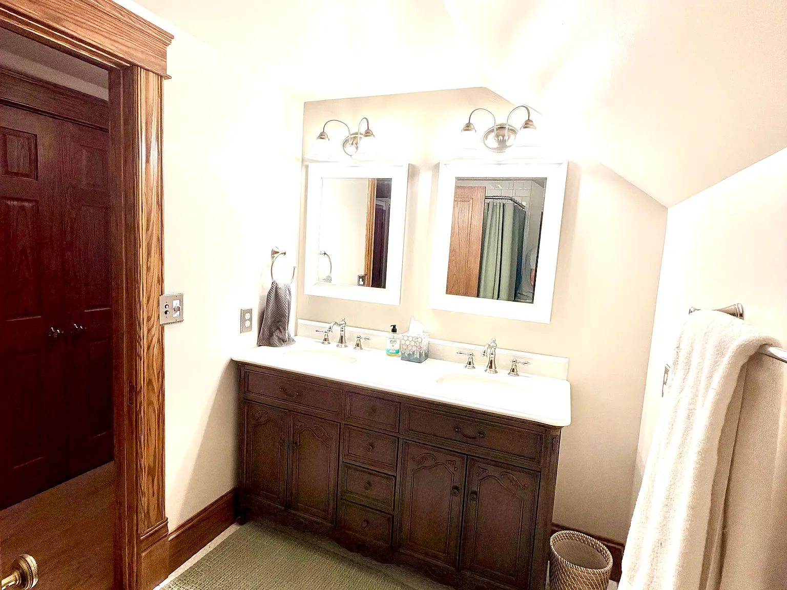 5 bed, 2.5 bath, 2850 sqft, $2,750 — Photo 3