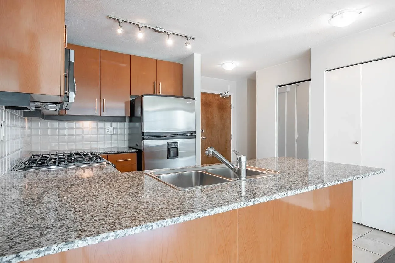 2 bed, 1040 sqft, $3,900 — Photo 4
