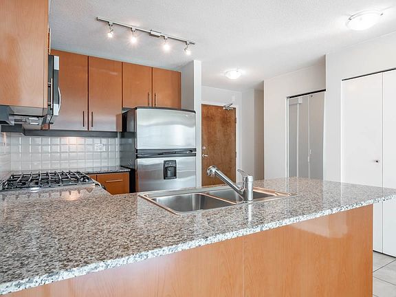 4th image of 188 Esplanade E #704