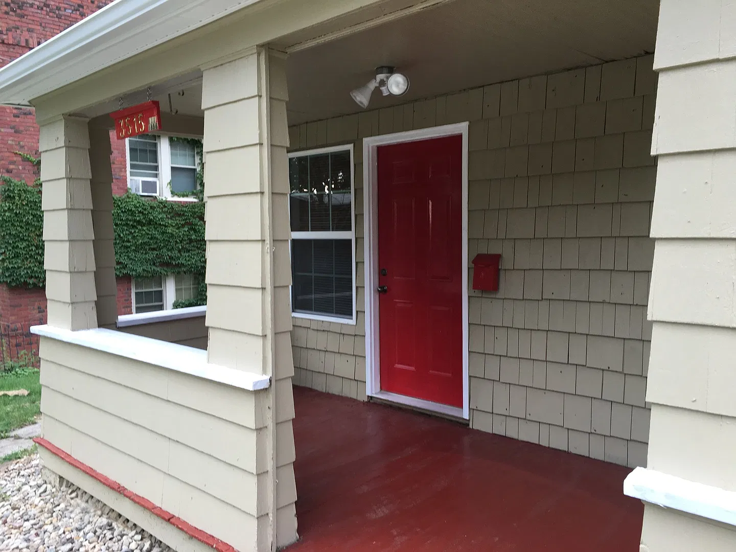 Available Now (does not qualify for section 8). Great House, Midtown near UNMC, Creighton, and th... — Photo 3
