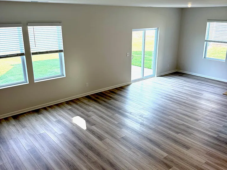 889 Moray Ln — Photo 9