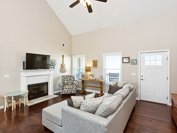5th image of 103 N Carson Ct