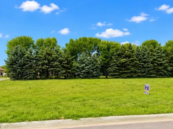 1403 Kettering Dr, Aberdeen, SD 57401