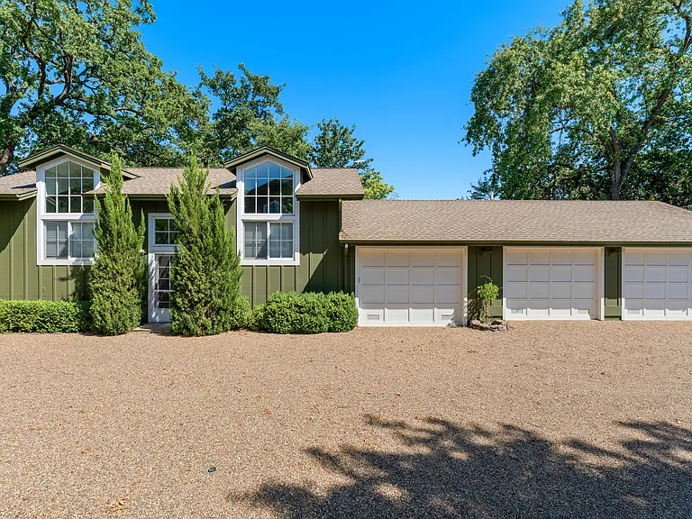 950 Mee Ln — Photo 35