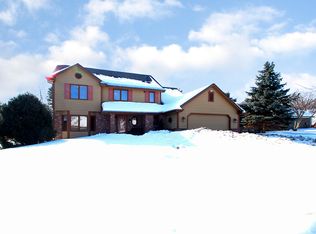 118 White Oaks Ln, Vadnais Heights, MN 55127