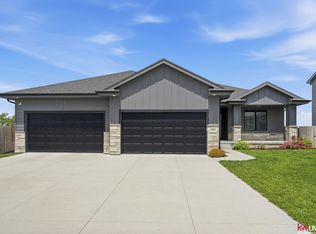 10902 Portage Dr, Papillion, NE 68046