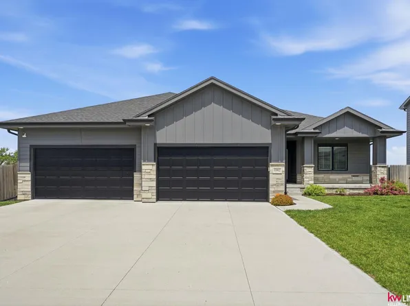10902 Portage Dr, Papillion, NE 68046