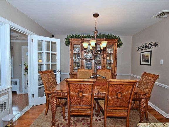 4th image of 16 Cathy Ct