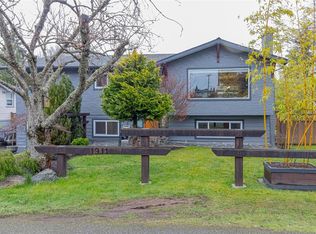 1911 Lisnoe Ave, Central Saanich, BC V8M 1T2