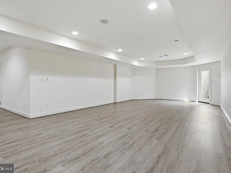 23059 Bronstein Ln — Photo 61