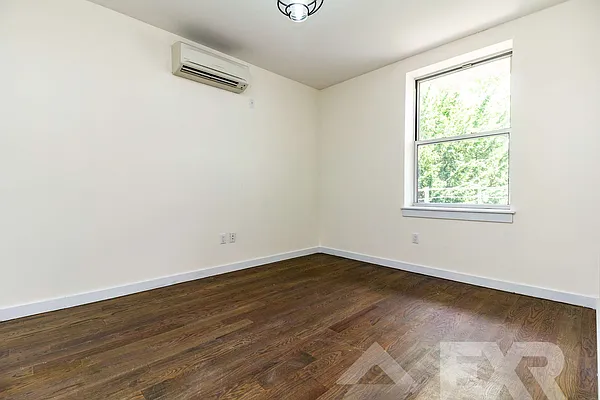 Rented by EXR | media 4