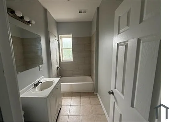 7040 S Emerald Ave #3 — Photo 5