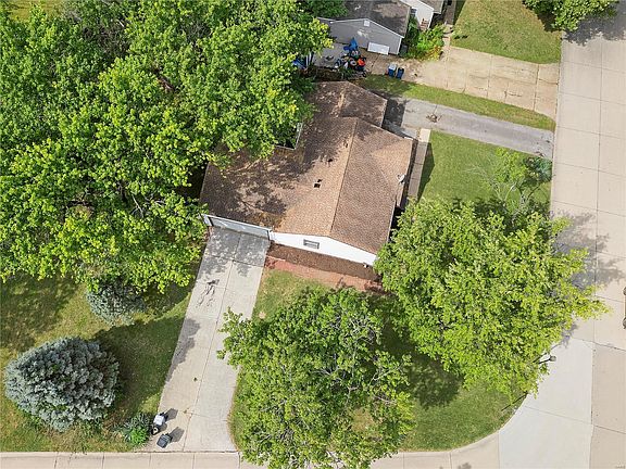 3rd image of 2562 Sheridan Dr