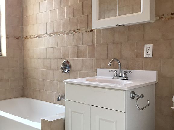 2nd image of 4130 Carpenter Ave APT 2B