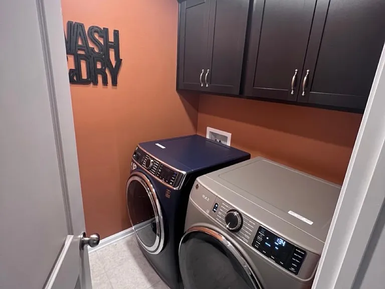 Full Size Laundry Room