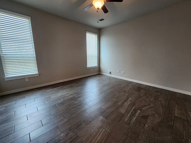 319 Creekside Curv — Photo 6