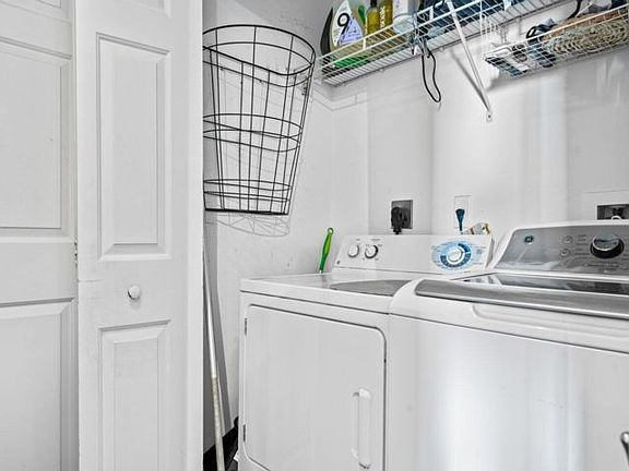 3rd image of 625 Casa Loma Blvd Unit 904