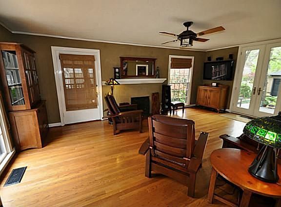 2nd image of 1926 Old Orchard Dr