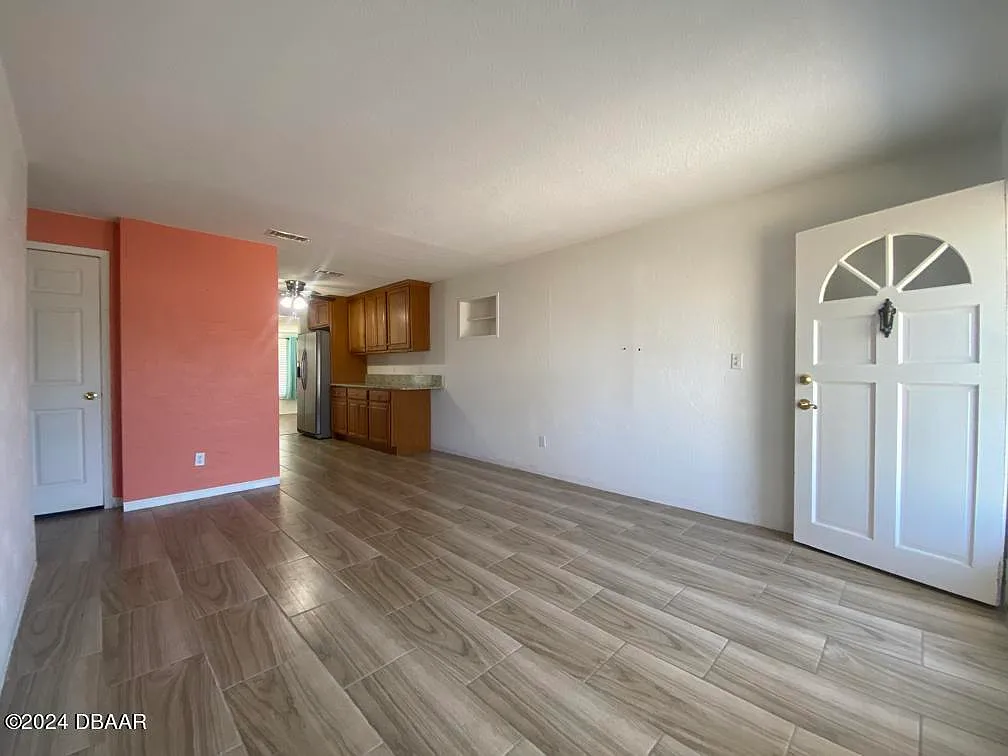 2 bed, 1.5 bath, 924 sqft, $1,995 — Photo 2