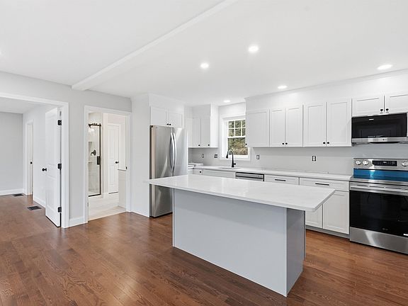 3rd image of 24 Daytona St