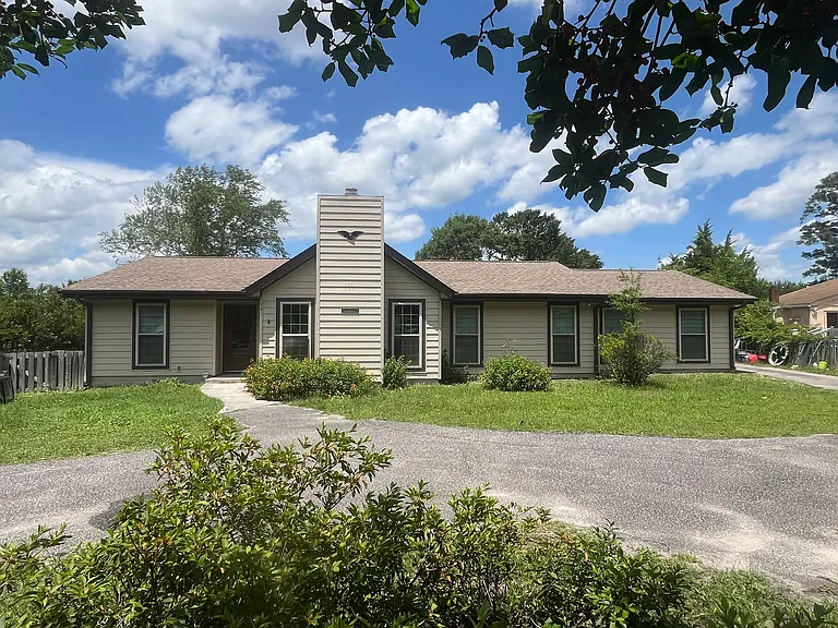 541 S Shore Dr — Photo 1