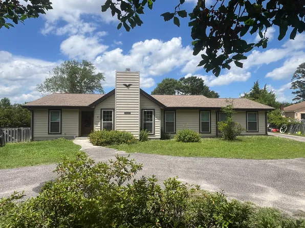 541 S Shore Dr, Southport, NC 28461