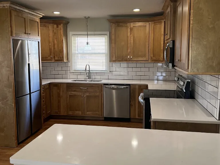 705 Hampton Dr — Photo 14