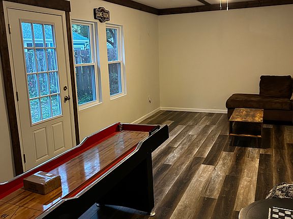 5th image of 220 Fair St
