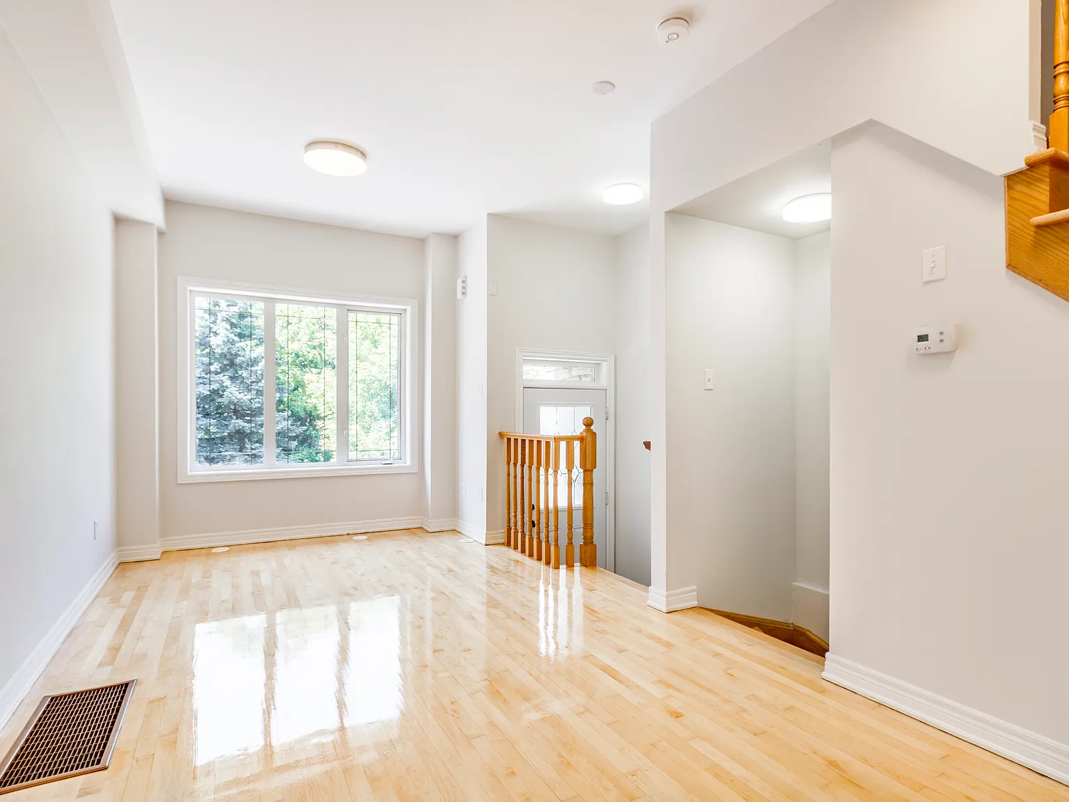 3 bed, 2.5 bath, 1450 sqft, $3,400 — Photo 2
