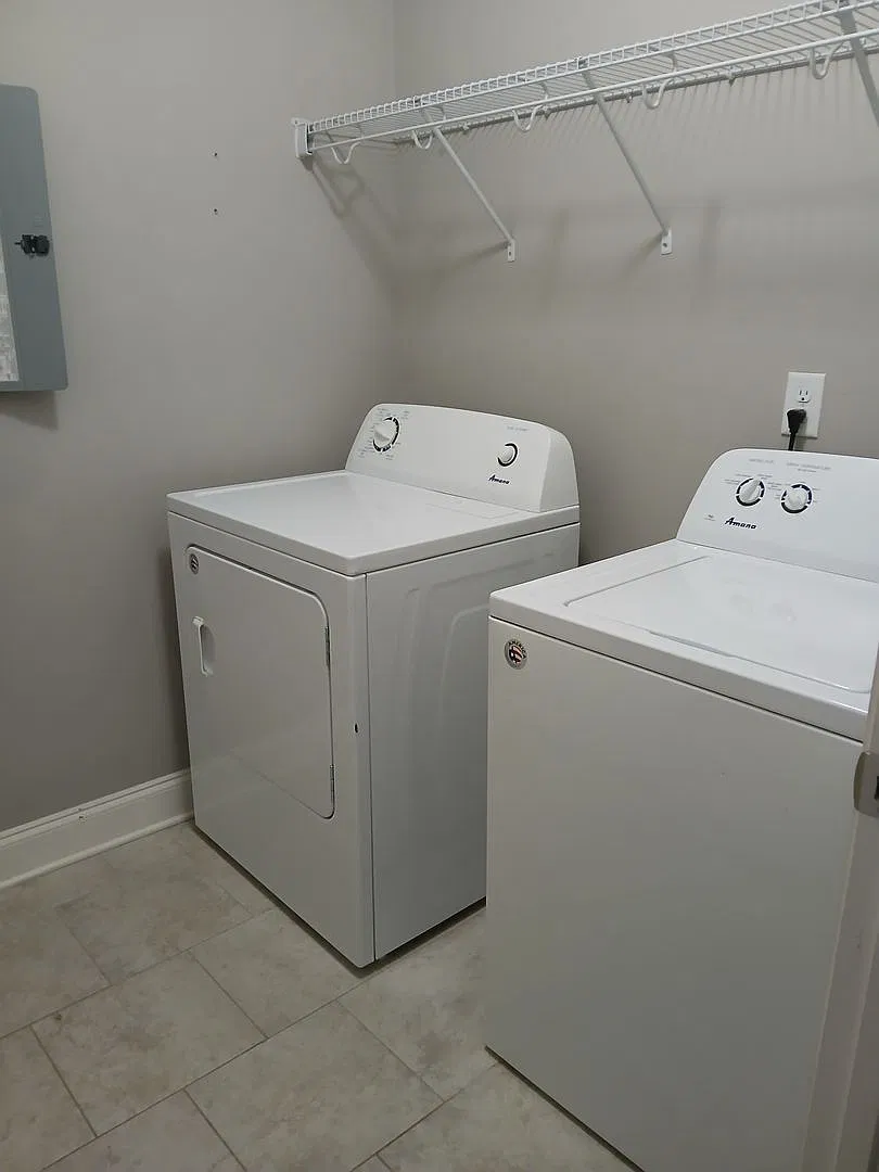 4 Bed /4.5 Bath — Photo 3