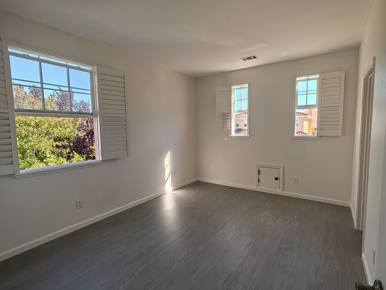3137 Enfield St — Photo 25