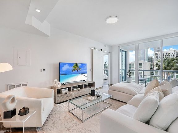 3rd image of 480 NE 30th St APT 1005