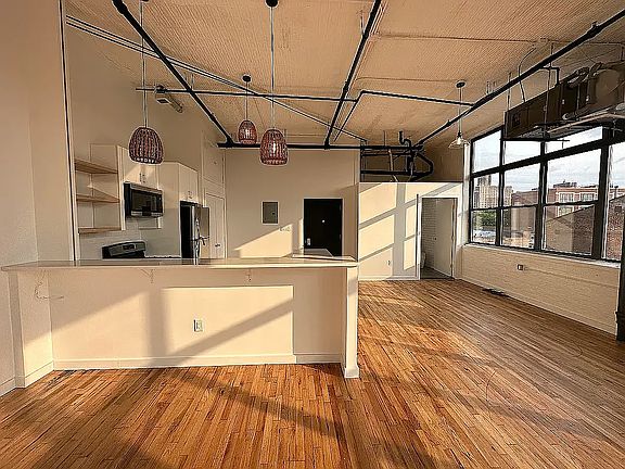 3rd image of 255 McKibbin St #416